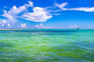 playa caribeña tropical agua clara turquesa playa del carmen méxico. foto