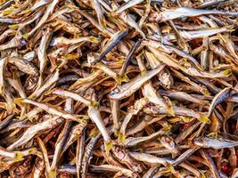 seco pescado en el mercado foto