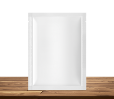 leeg Product verpakking envelop mockup Aan houten tafel PNG transparant