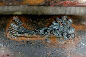 quemar marcas y oxido marcas desde acero textura soldado con fuego en acero fábrica foto