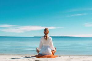 un blanco mujer es meditando en el playa con agua en frente de su, en el estilo de foto generativo ai