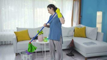 Clumsy and clumsy woman who can't clean. video
