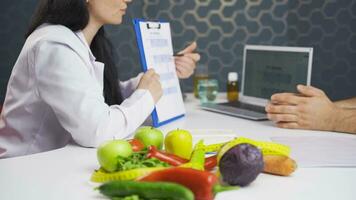 nutricionista explica sano dieta programa. video