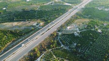 route voyage par voiture le long de le Montagne autoroutes et serpentins de Turquie. mersin. video