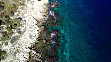 drone en volant plus de le littoral de le méditerranéen dinde dans le été.mersin video