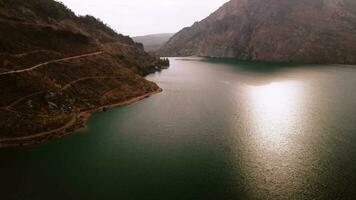 oymapinar lago, peru. verde desfiladeiro dentro Manavgat região, peru. video