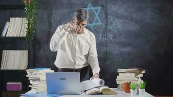 The historian man writing The Birth of Judaism on the blackboard. video