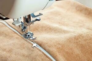 sewing machine and zipper photo