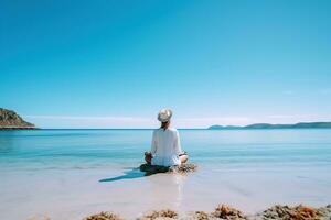 un blanco mujer es meditando en el playa con agua en frente de su, en el estilo de foto generativo ai