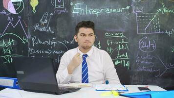 Businessman writes entrepreneur on the board and comes up with an idea. video