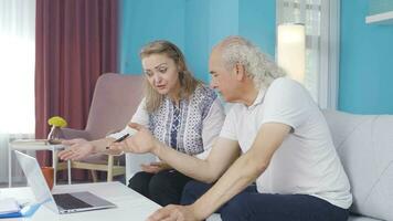 The couple rejoicing at what they see on the laptop. video