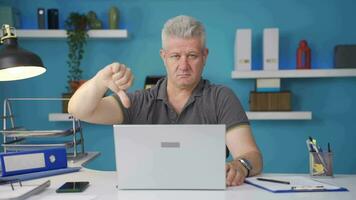 Home office worker man making negative gesture at camera. video