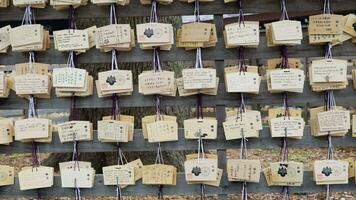 tokyo , Giappone - Maggio 29 , 2023 ema tavola a meiji jingu santuario nel tokyo, Giappone . video