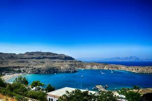 verano paisaje de el griego isla de Rodas con azul despejado cielo y mar foto