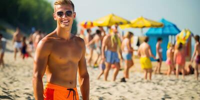 retrato de sonriente joven hombre en Gafas de sol en pie en playa durante verano vacaciones ai generado foto
