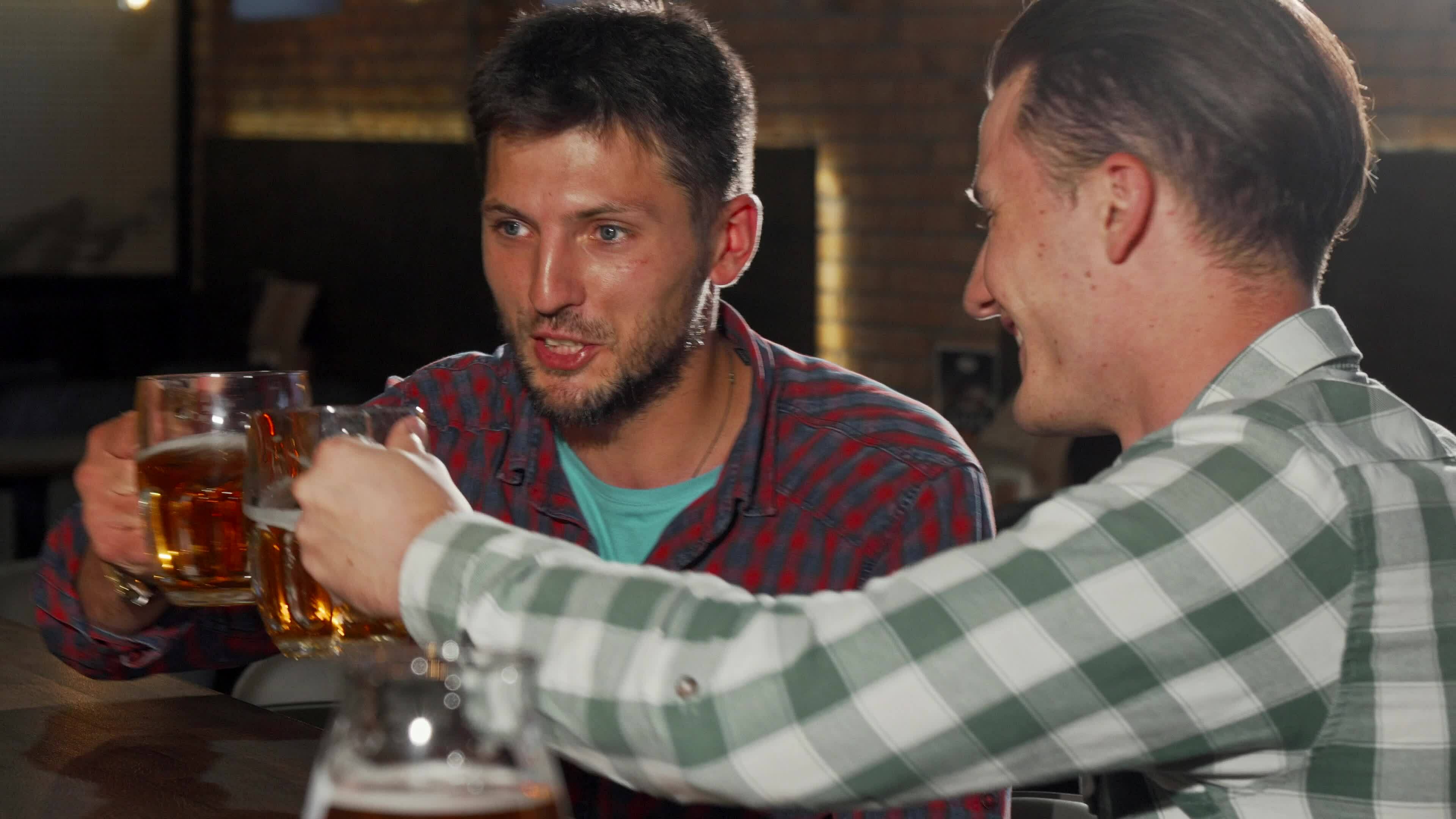 Što biste radili s osobom iznad, prikaži slikom - Page 28 Two-male-friends-enjoying-drinking-beer-at-the-local-pub-video