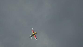 kazán, ruso federación, junio 15, 2019 - Deportes avión moscas para rojo toro aire, carreras y competencia. rojo toro aire carrera video