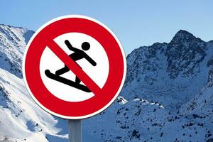 Snowboarding - Forbidden sign photo