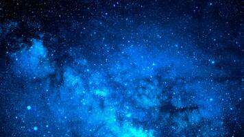 fliegend durch das Sterne und Blau Nebel im Raum. Galaxis Erkundung durch äußere Raum. hoch Qualität 4k Aufnahmen video