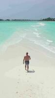 andar em a mais longo banco de areia dentro a Maldivas video