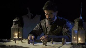 The commander who develops strategy on the map. video