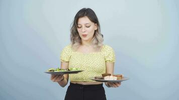 un' persona chi è stanco di stare a dieta. video