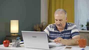 Home office worker man's hands are shaking. video