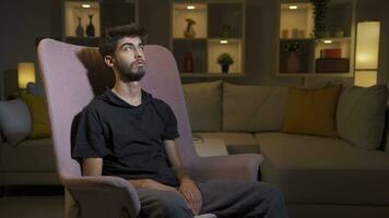 A mentally ill man who is angry with himself. video