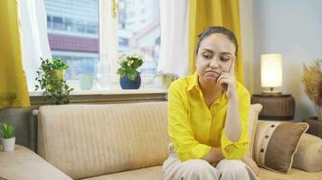 il pessimista pensiero donna. video