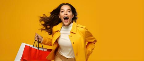 emocionado mujer corriendo con compras bolso en amarillo antecedentes ai generado foto