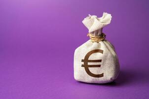 euro dinero bolsa. depósitos y ahorros. préstamos y créditos, hipoteca. ciencias económicas y moneda intercambio, valores mercado. bancos y finanzas. inversiones, recaudación de fondos fondos y subsidios. foto