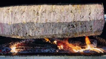 traditionell Türkisch Essen Döner Fleisch auf Feuer video