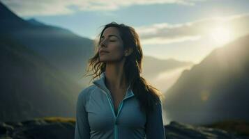 un contemplativo mujer respiración en el Fresco montaña aire. un majestuoso montaña rango con Mañana neblina.. generativo ai foto