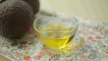 oil and slice of avocado on wooden table video