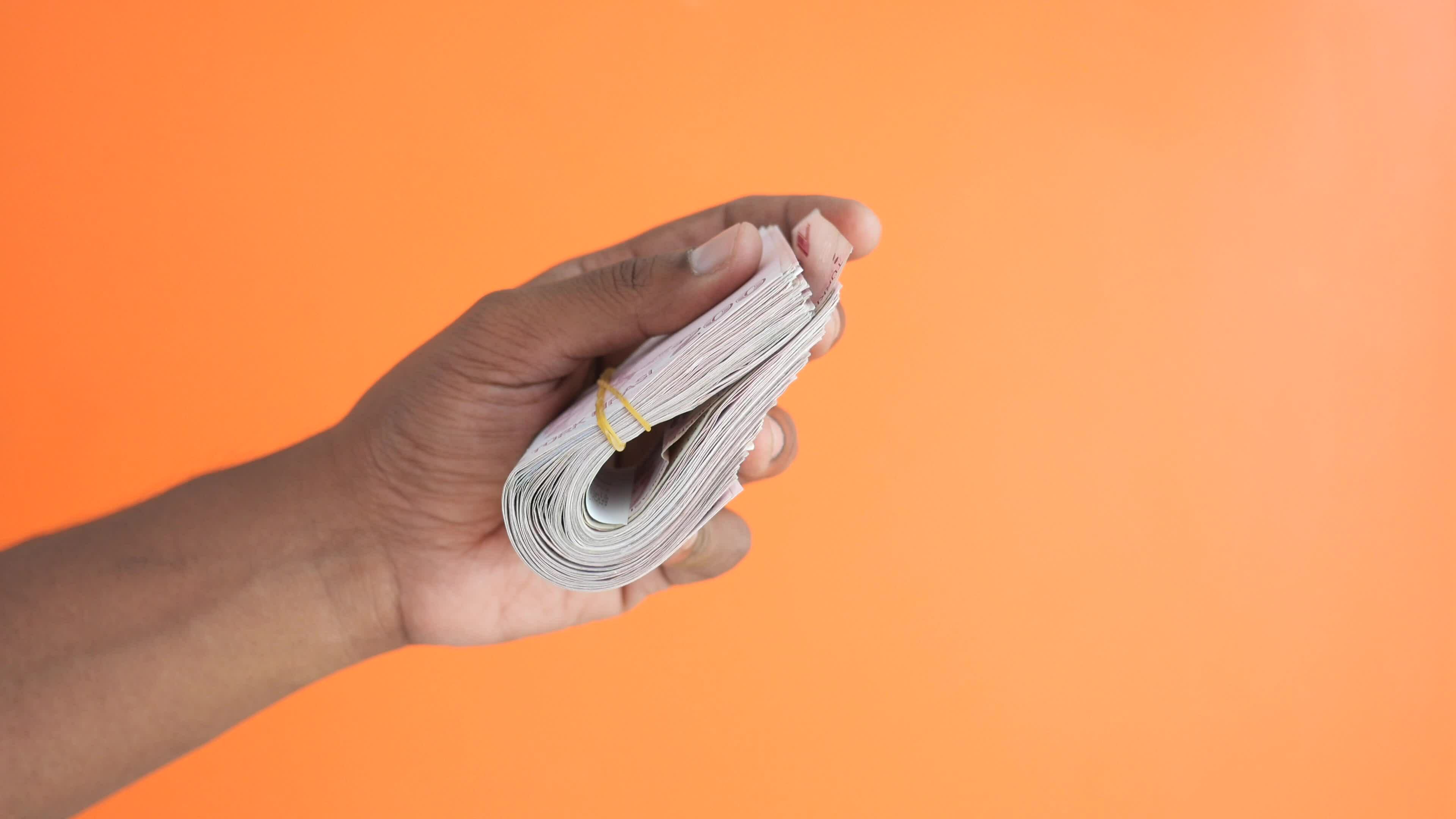 Hand Holding Bundle Of Us Dollar Cash 33258221 Stock Video At Vecteezy hand-holding-bundle-of-us-dollar-cash-33258221-stock-video-at-vecteezy