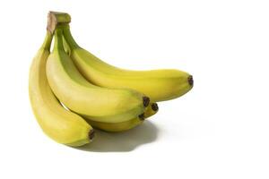 bananas aislado en un blanco antecedentes. bananas son tropical frutas con suave, dulce pulpa, ideal para comiendo solo o agregando a batidos y postres foto