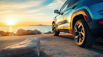 coche en el playa a puesta de sol. concepto de viaje y vacaciones. generativo ai foto