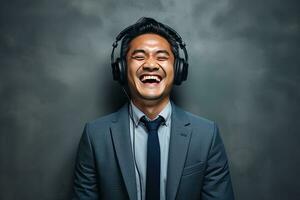 sonriente empresario escuchando a música en auriculares. de los hombres belleza, moda. generativo ai foto