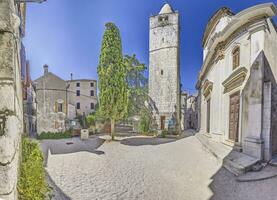 escena desde histórico medieval pueblo bala en croata península istria foto