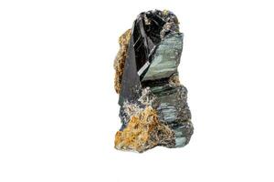 macro Roca vivianita mineral en blanco antecedentes foto
