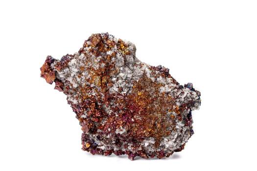 macro mineral Roca calcopirita en un blanco antecedentes foto