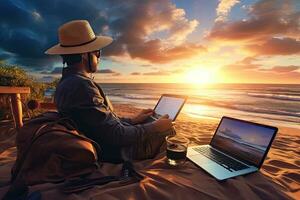 hombre con ordenador portátil y café en el playa a puesta de sol. Lanza libre concepto, hombre acostado en el arena de el playa con un ordenador portátil trabajando a puesta de sol terminado el océano, ai generado foto