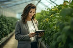 negocio mujer sostiene tableta a monitor agrícola producción en guardería con generativo ai foto