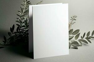 blanco Boda tarjeta invitación burlarse de arriba con natural hojas para decorado fondo, mínimo diseño tarjeta, ai generado foto