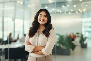 más Talla gerente asiático mujer de negocios CEO confidente y en pie frente de moderno oficina, ai generado foto