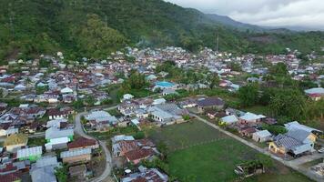 aéreo ver de densamente poblado asentamientos aéreo ver de casas video