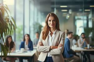 ai generado retrato de exitoso negocio mujer en un ocupado moderno lugar de trabajo, en pie en frente de equipo, sonriente a cámara. foto