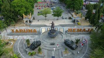 gorontalo, Indonesia - septiembre 07, 2023 - aéreo ver de nani hueso de verruga Monumento a taruna remaja cuadrado foto