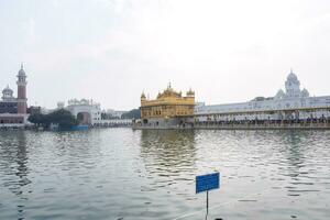 hermosa ver de dorado templo - harmandir sahib en amritsar, Punjab, India, famoso indio sij punto de referencia, dorado templo, el principal santuario de sijs en amritsar, India foto