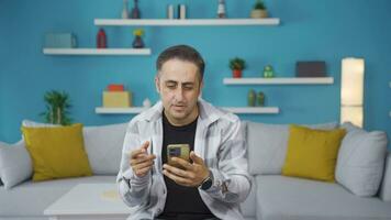 The man who can't use the app on the phone. video